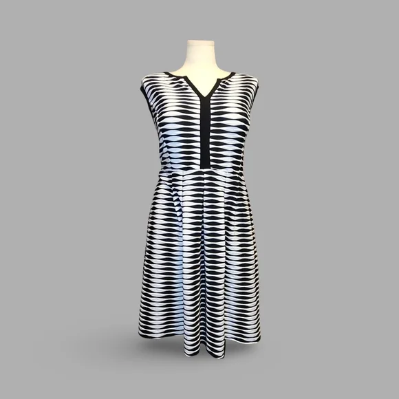 Shelby & Palmer sleeveless fit-and-flare dress Whimsygoth Rockabilly Punk B&W ❥❥ - Picture 2 of 11